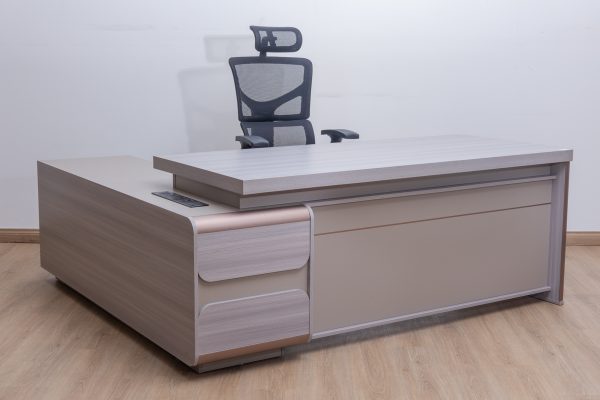 MCA02-2018 – EXECUTIVE DESK