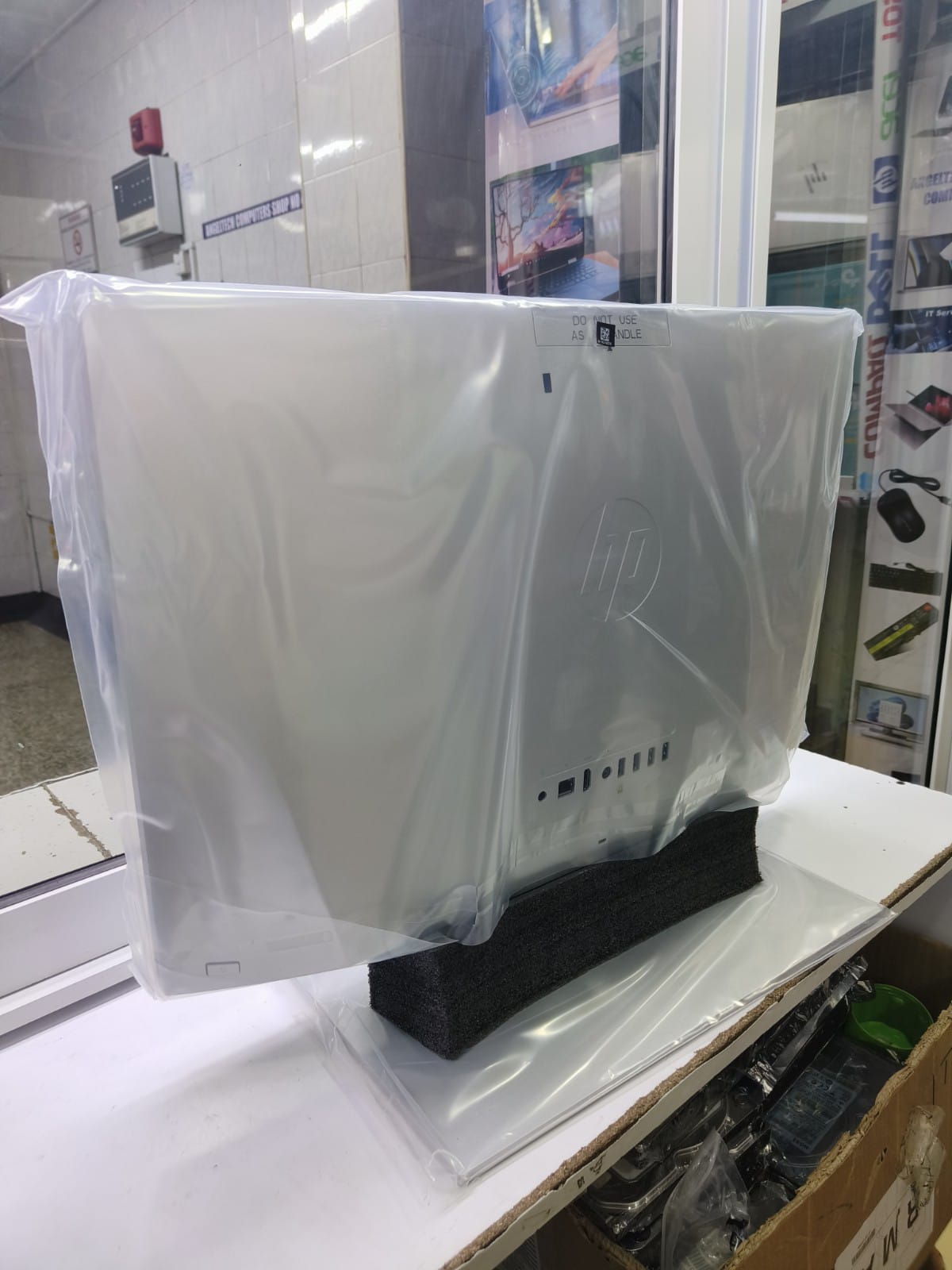 A.I.O. HP AMD RYZEN 3 4300U 2.7GHZ TURBOBOOST 8GB MEMORY RAM 256SSD 24 INCHES FHD DISPLAY - Image 3