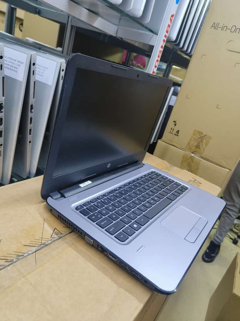Hp notebook 348 G4 coi5 7th Gen 8gb+500gb