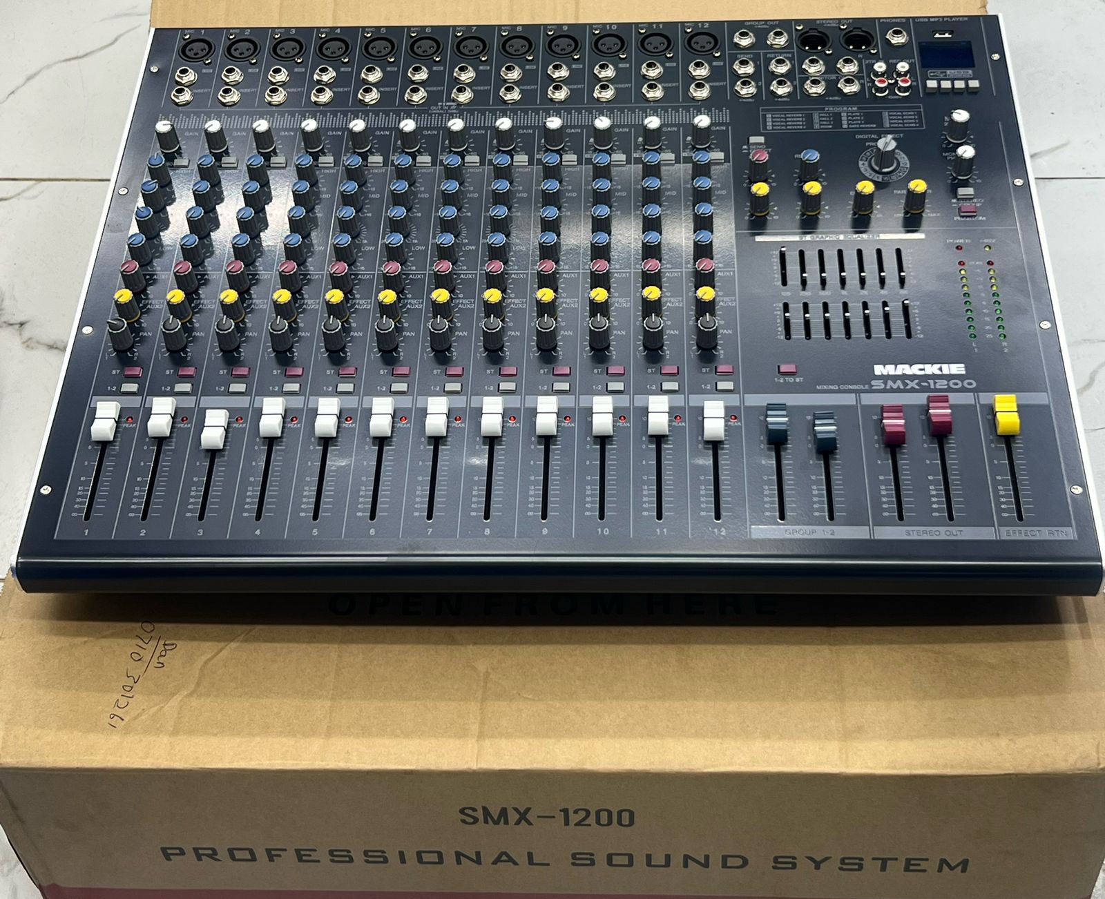 Soundcraft smx1200 ,12 channel mixer - Image 3