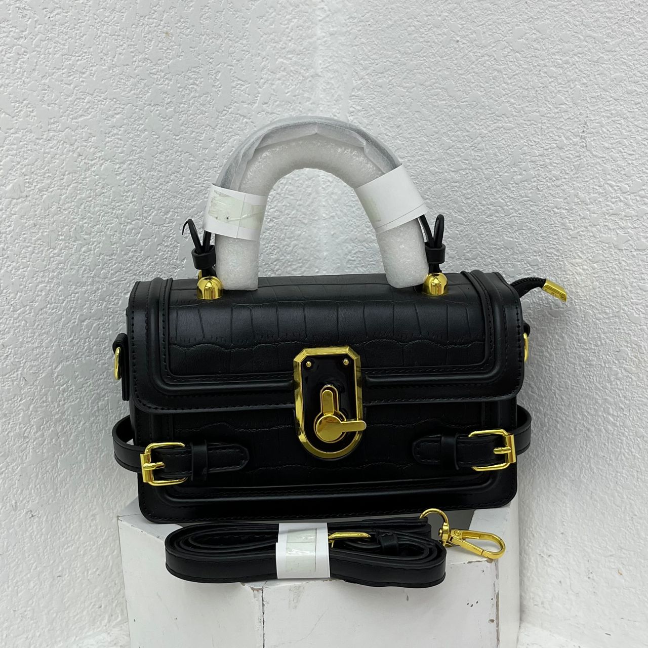 Ladies hand bag-black