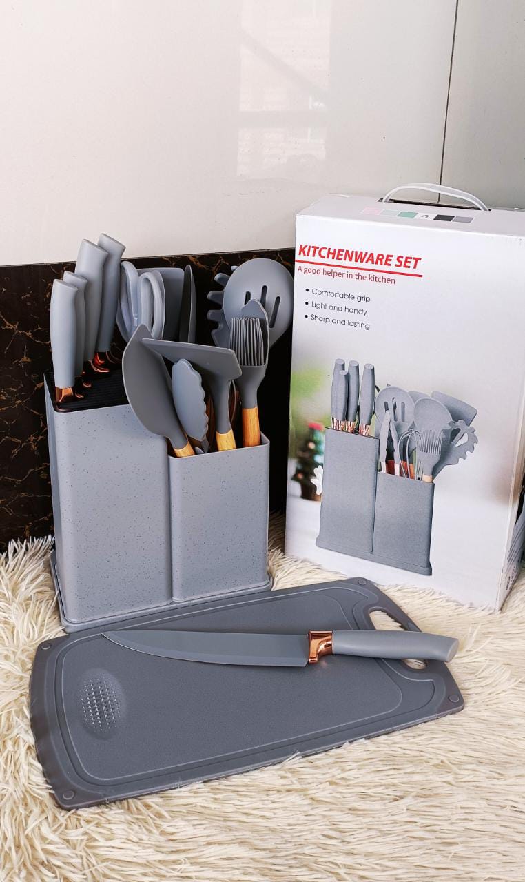 19 pcs Silicon spoons with knives and chopping board - Image 2