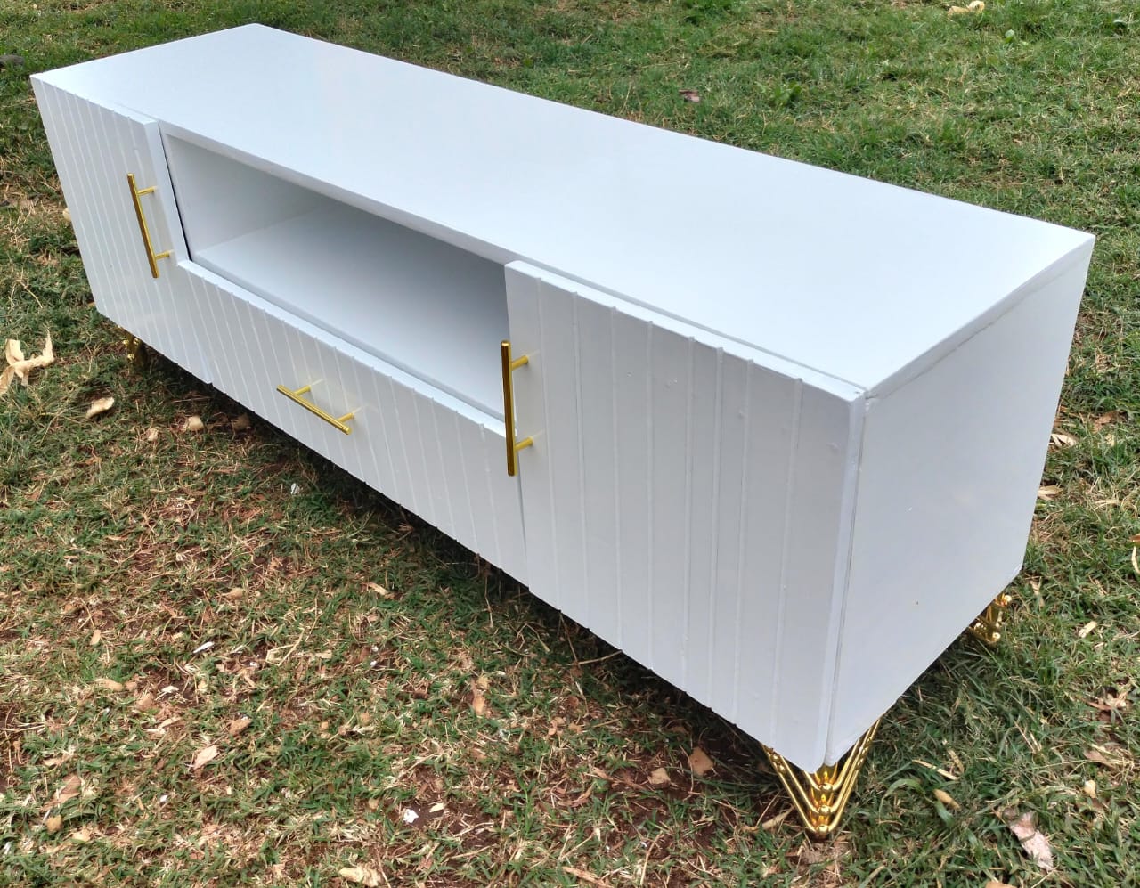 🔥 white 5ft Tv stand  available