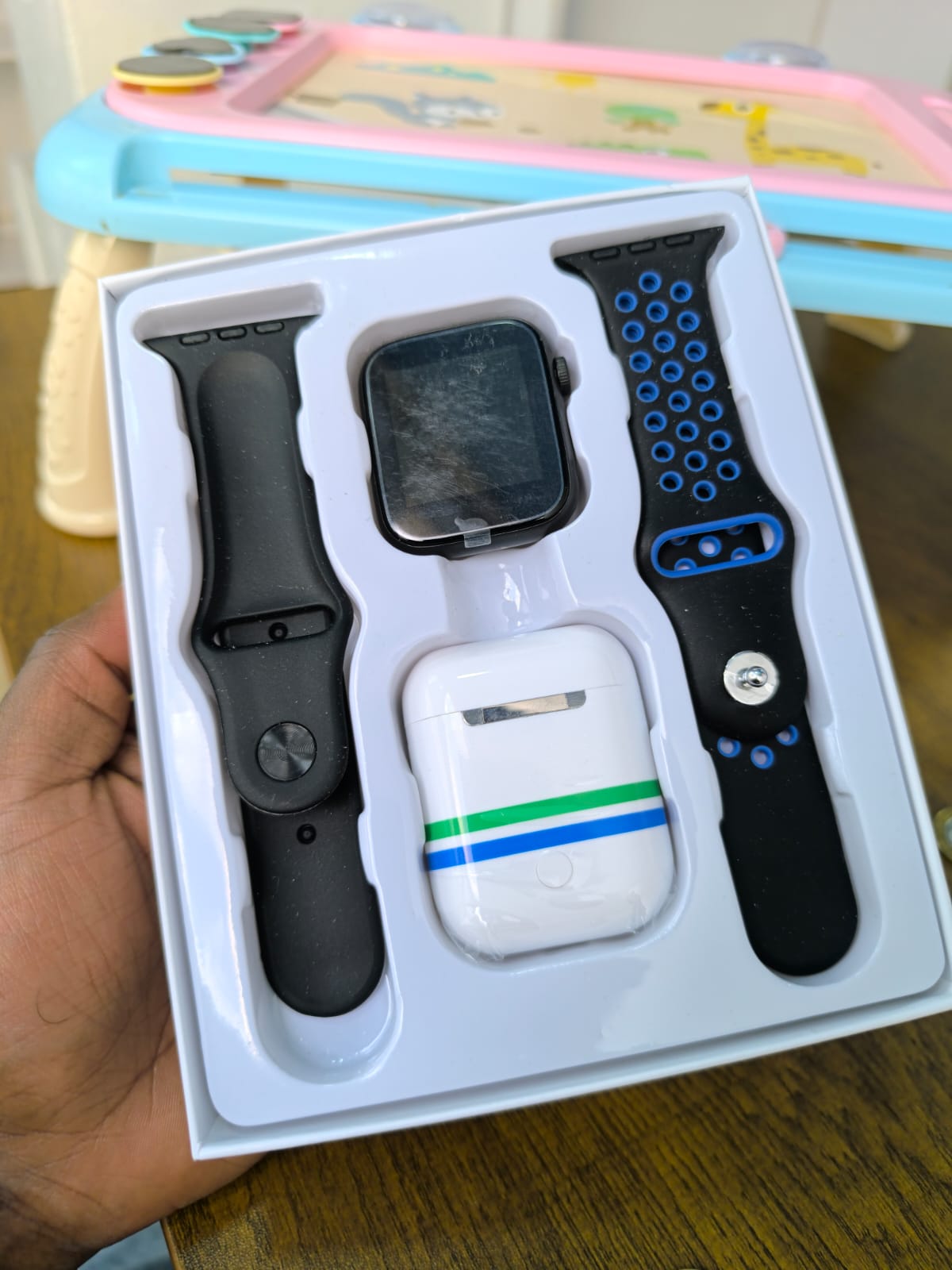 2 in 1 Strap smartwatch with free earpods - Image 3