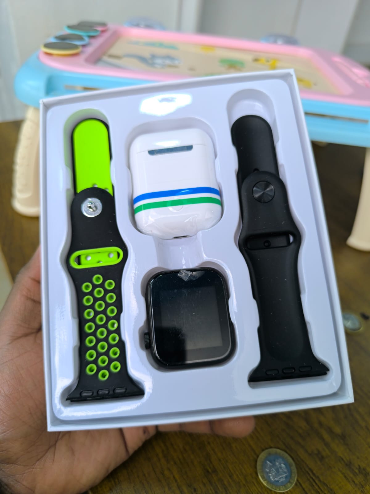 2 in 1 Strap smartwatch with free earpods