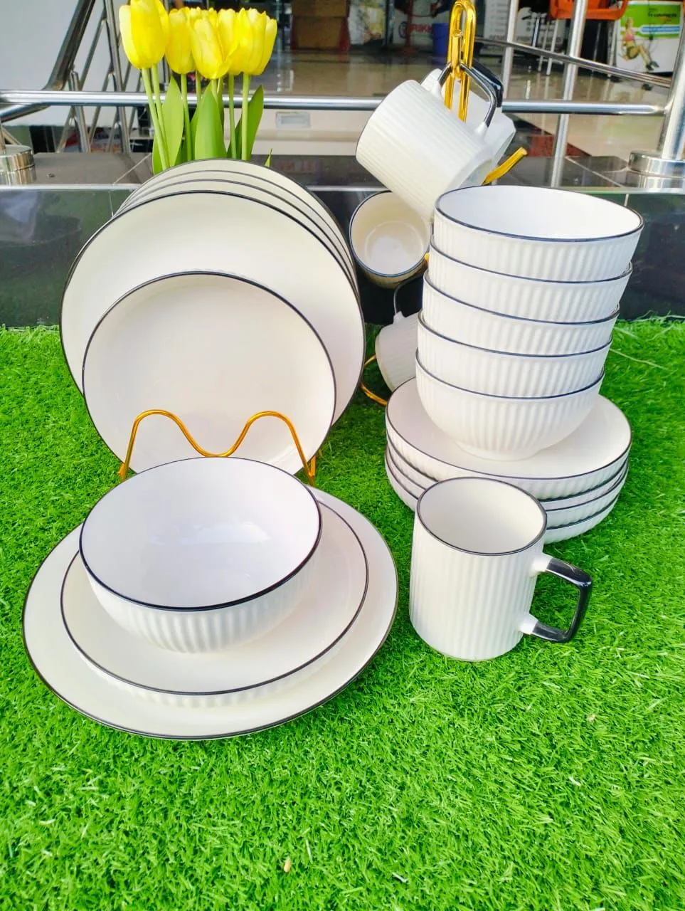 Concise 24-Piece Dinner Set – Complete Set with 6 Cups, 6 Plates, 6 Bowls & 6 Side Plates