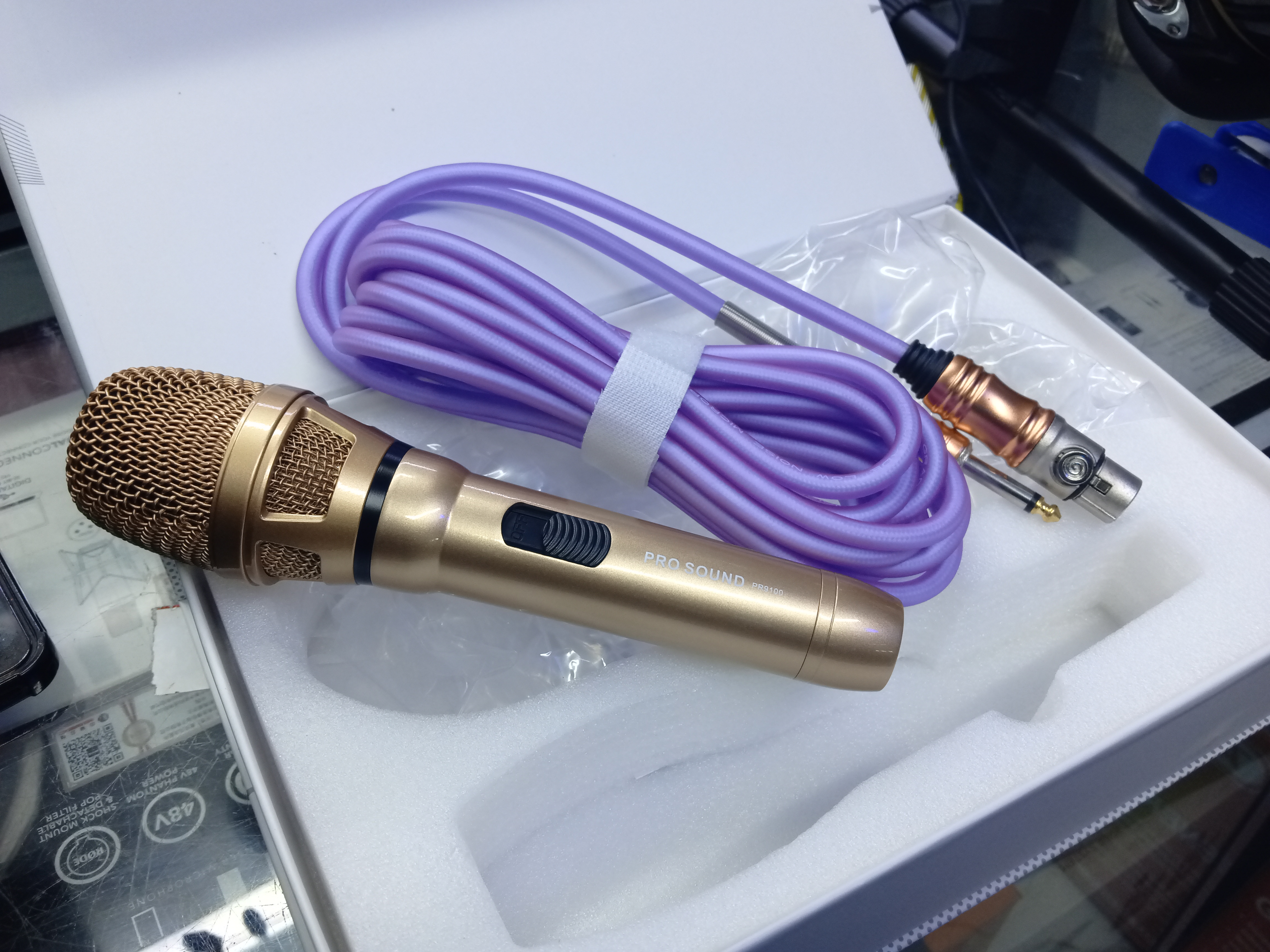 Top quality Golden Pro Sound Microphone