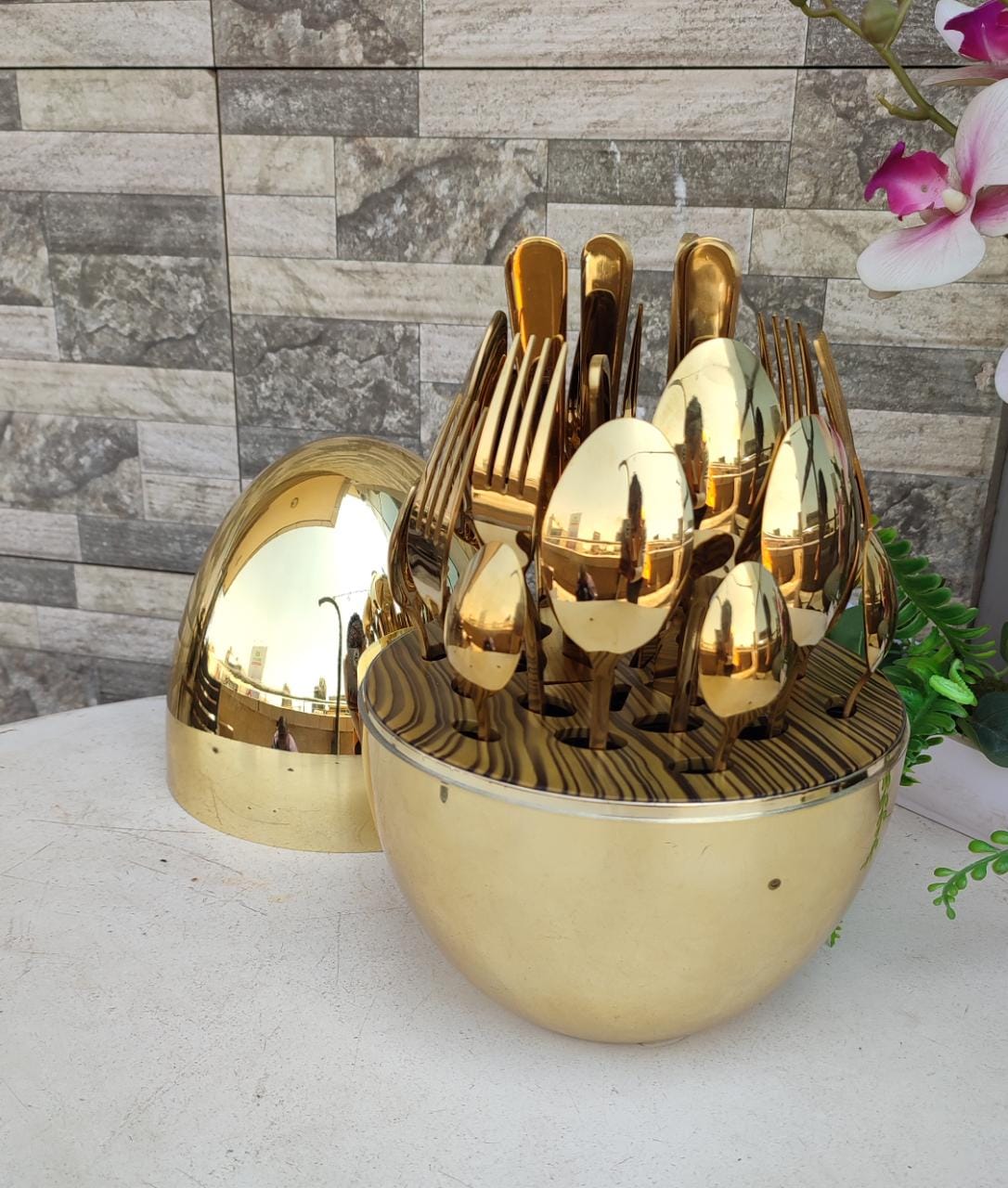 Mirror Golden   Egg shaped Cutlery set
