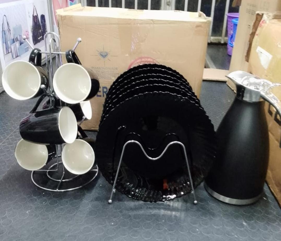 Black dinner Set with Flask inckuded