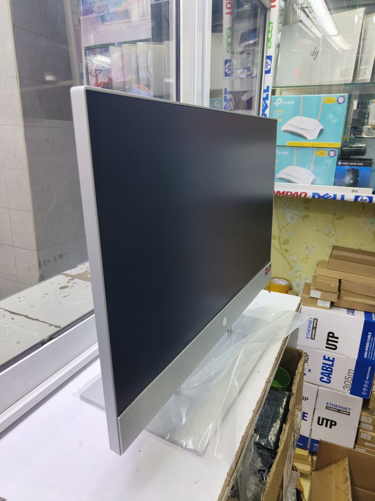 A.I.O. HP AMD RYZEN 3 4300U 2.7GHZ TURBOBOOST 8GB MEMORY RAM 256SSD 24 INCHES FHD DISPLAY - Image 2